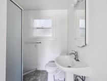 624-7 Bathroom